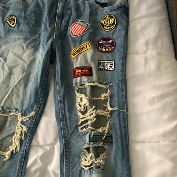 Distressed denim low rise jeans with patch detail - Picture 4 of 5